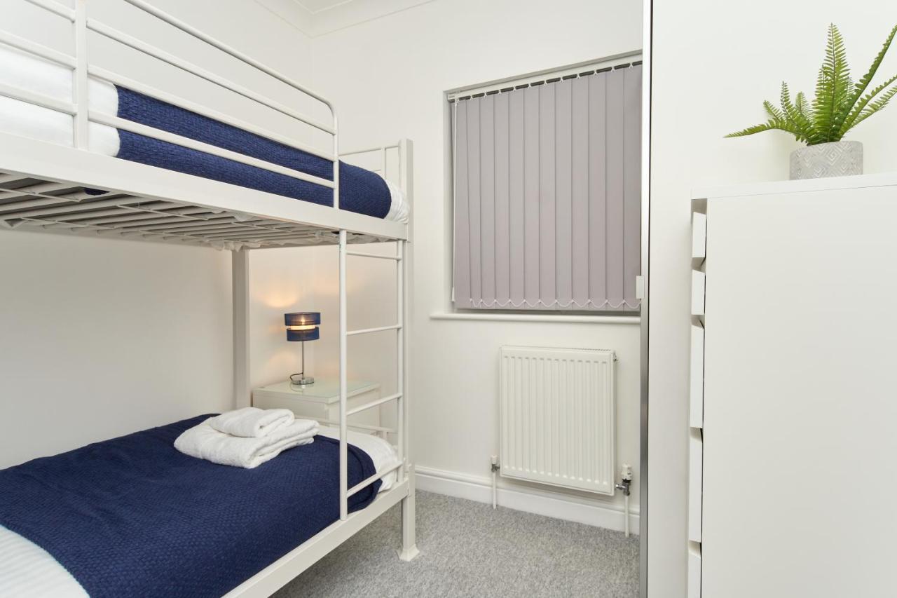 Beautiful 3 Bed Apartment In Bonchurch - Nr Ventnor - Large Outside Terrace & Parking - Dog Friendly - The Perfect Choice For Couples, Friends, Families - 5 Mins To Beach 外观 照片