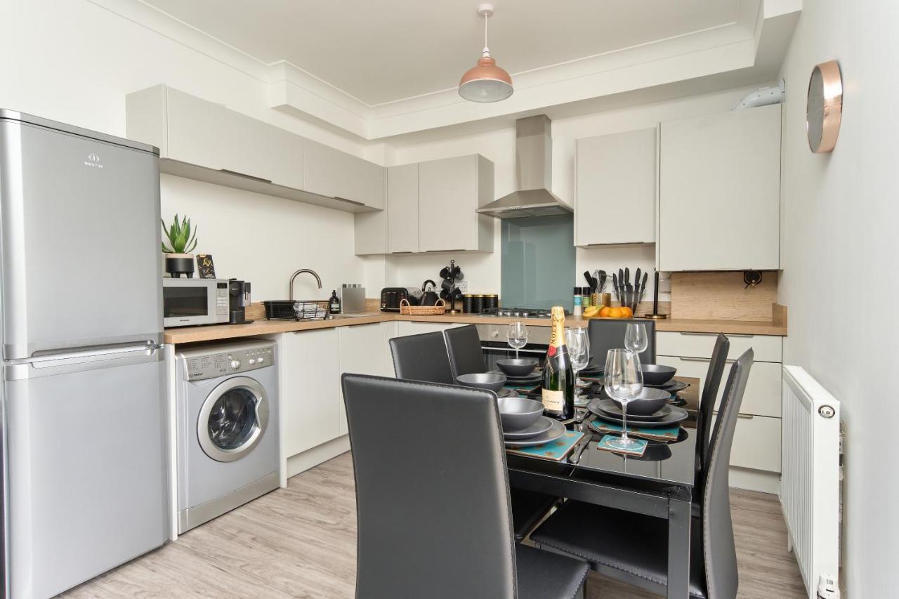 Beautiful 3 Bed Apartment In Bonchurch - Nr Ventnor - Large Outside Terrace & Parking - Dog Friendly - The Perfect Choice For Couples, Friends, Families - 5 Mins To Beach 外观 照片