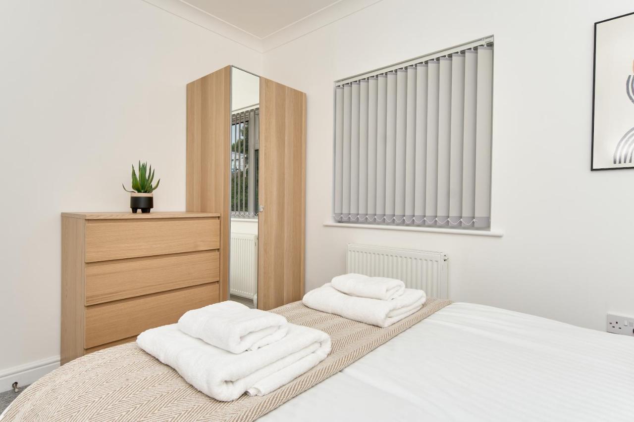 Beautiful 3 Bed Apartment In Bonchurch - Nr Ventnor - Large Outside Terrace & Parking - Dog Friendly - The Perfect Choice For Couples, Friends, Families - 5 Mins To Beach 外观 照片