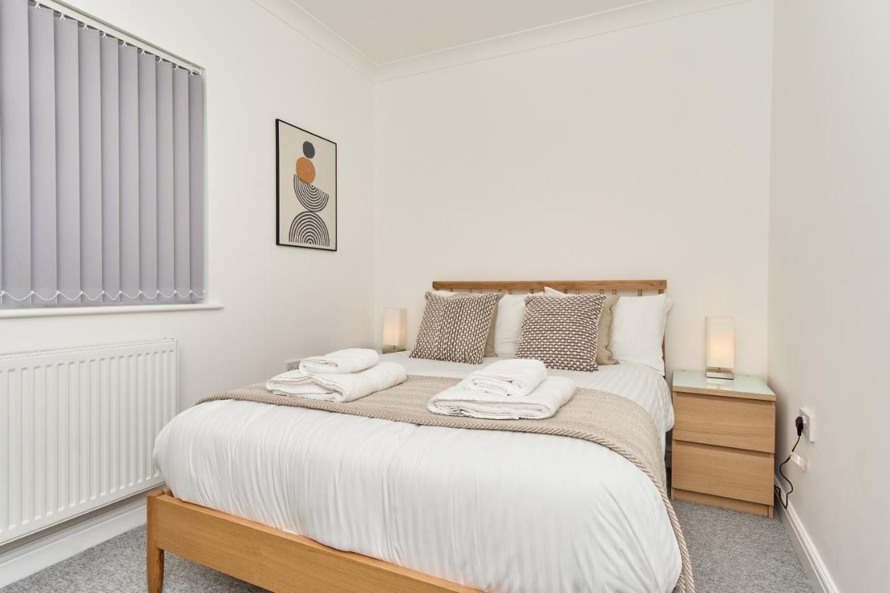 Beautiful 3 Bed Apartment In Bonchurch - Nr Ventnor - Large Outside Terrace & Parking - Dog Friendly - The Perfect Choice For Couples, Friends, Families - 5 Mins To Beach 外观 照片