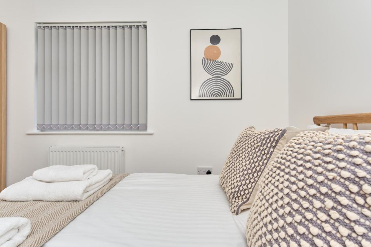 Beautiful 3 Bed Apartment In Bonchurch - Nr Ventnor - Large Outside Terrace & Parking - Dog Friendly - The Perfect Choice For Couples, Friends, Families - 5 Mins To Beach 外观 照片