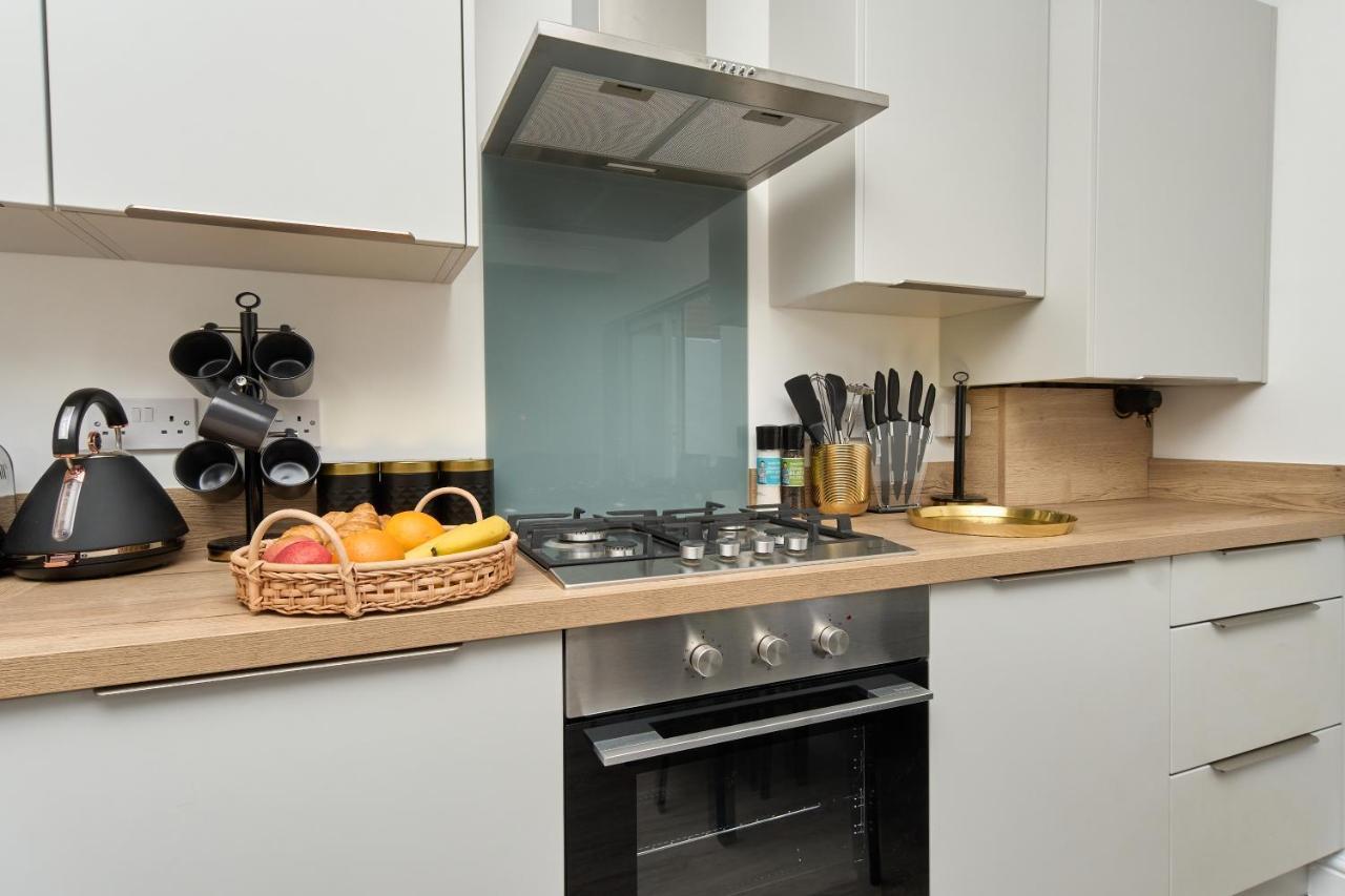 Beautiful 3 Bed Apartment In Bonchurch - Nr Ventnor - Large Outside Terrace & Parking - Dog Friendly - The Perfect Choice For Couples, Friends, Families - 5 Mins To Beach 外观 照片