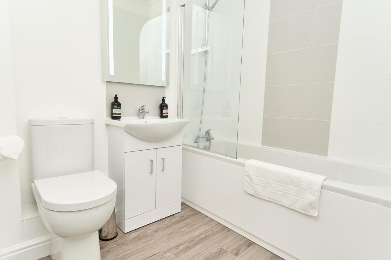 Beautiful 3 Bed Apartment In Bonchurch - Nr Ventnor - Large Outside Terrace & Parking - Dog Friendly - The Perfect Choice For Couples, Friends, Families - 5 Mins To Beach 外观 照片