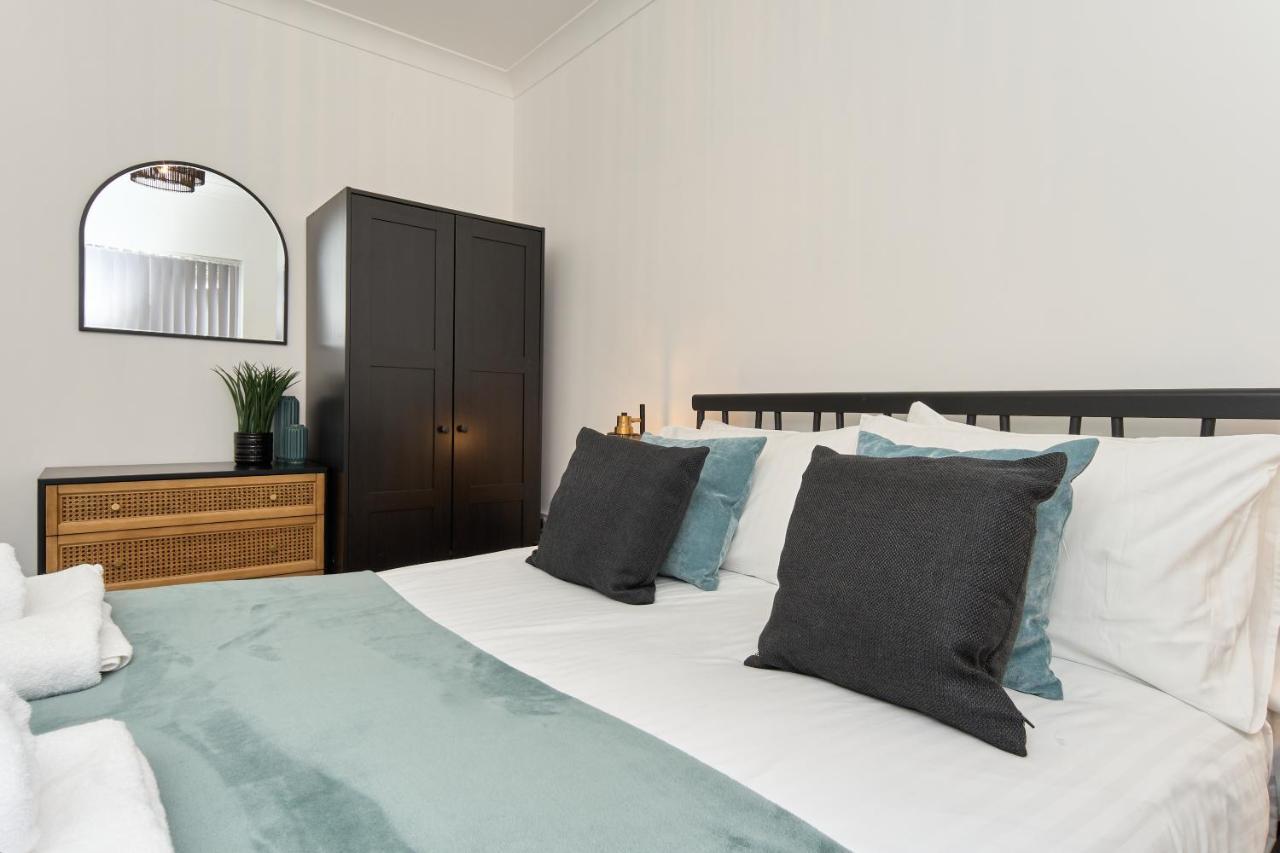 Beautiful 3 Bed Apartment In Bonchurch - Nr Ventnor - Large Outside Terrace & Parking - Dog Friendly - The Perfect Choice For Couples, Friends, Families - 5 Mins To Beach 外观 照片