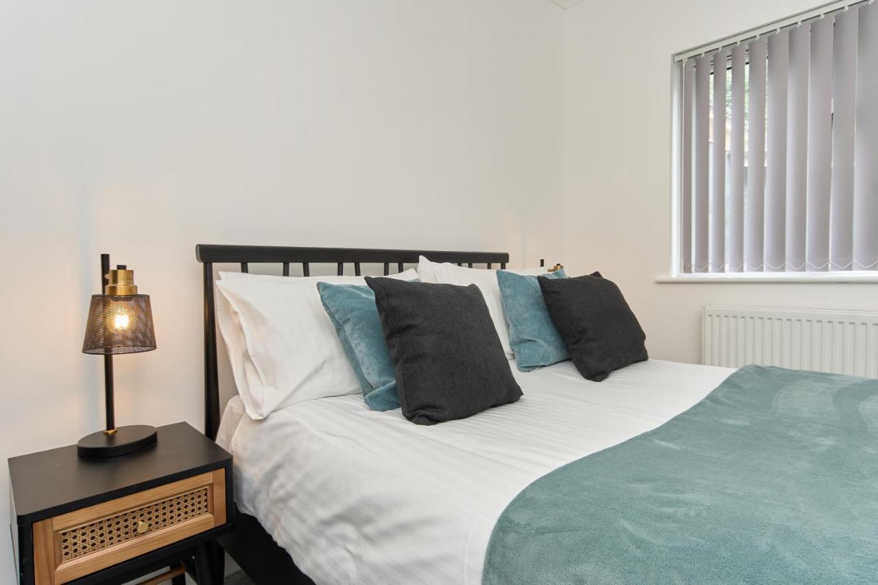 Beautiful 3 Bed Apartment In Bonchurch - Nr Ventnor - Large Outside Terrace & Parking - Dog Friendly - The Perfect Choice For Couples, Friends, Families - 5 Mins To Beach 外观 照片