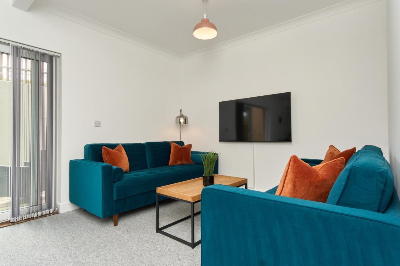 Beautiful 3 Bed Apartment In Bonchurch - Nr Ventnor - Large Outside Terrace & Parking - Dog Friendly - The Perfect Choice For Couples, Friends, Families - 5 Mins To Beach 外观 照片