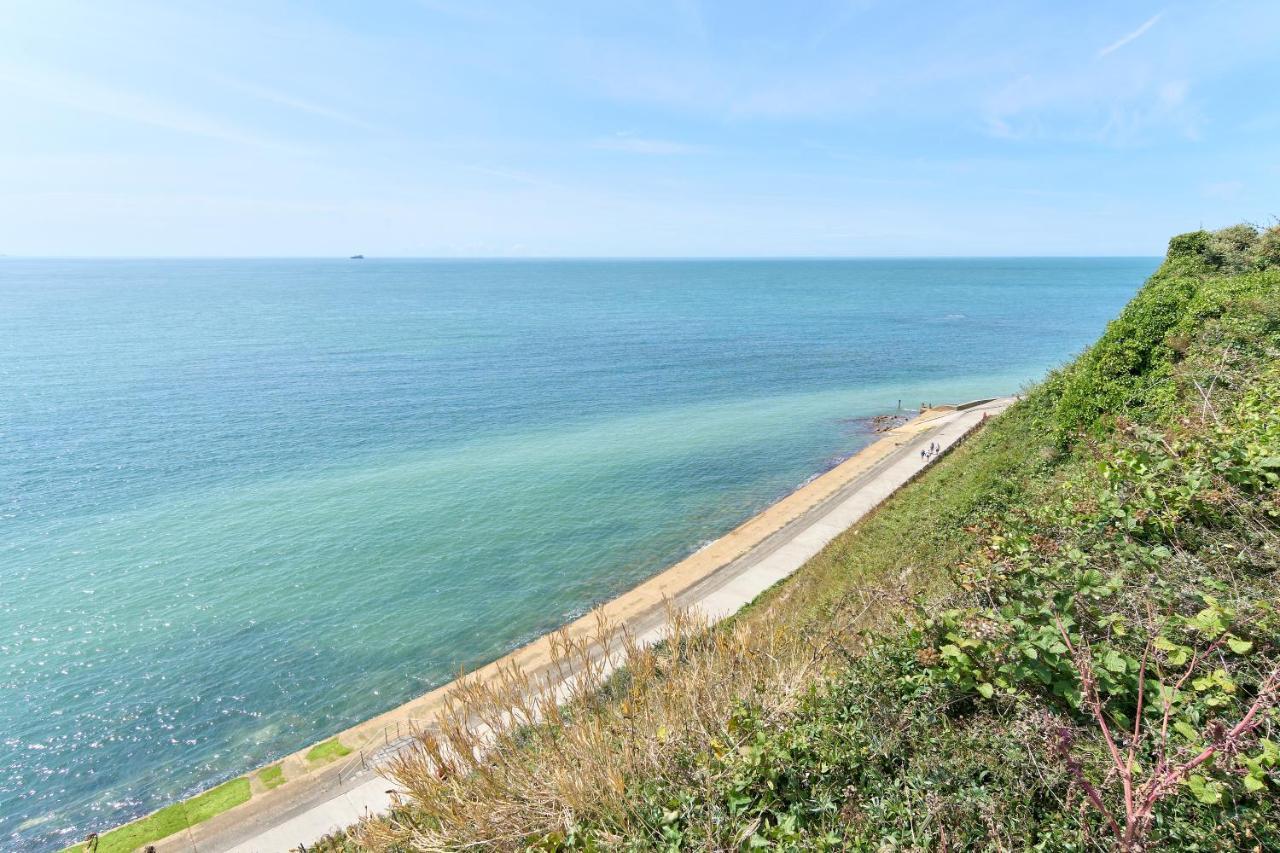 Beautiful 3 Bed Apartment In Bonchurch - Nr Ventnor - Large Outside Terrace & Parking - Dog Friendly - The Perfect Choice For Couples, Friends, Families - 5 Mins To Beach 外观 照片