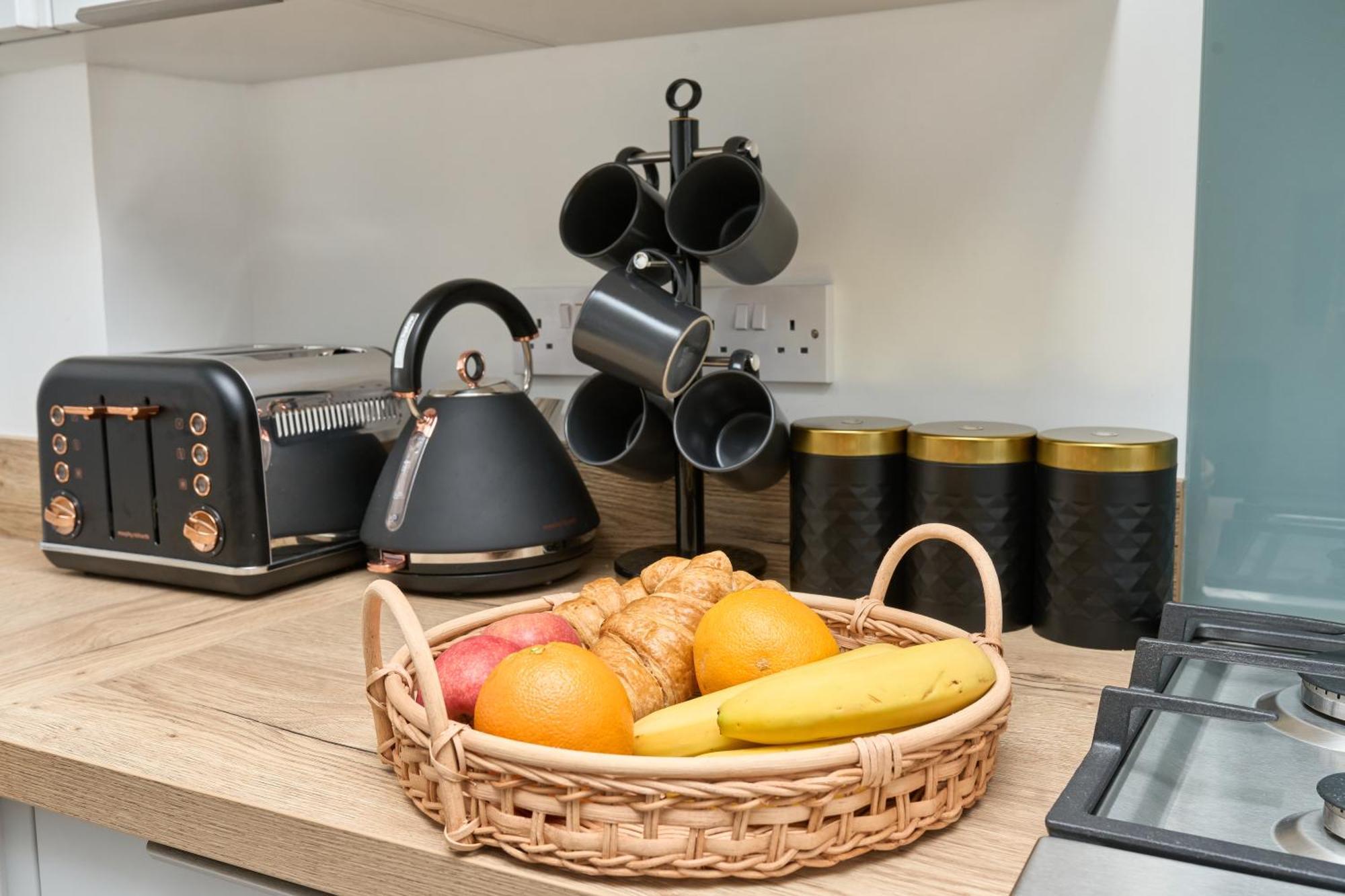 Beautiful 3 Bed Apartment In Bonchurch - Nr Ventnor - Large Outside Terrace & Parking - Dog Friendly - The Perfect Choice For Couples, Friends, Families - 5 Mins To Beach 外观 照片